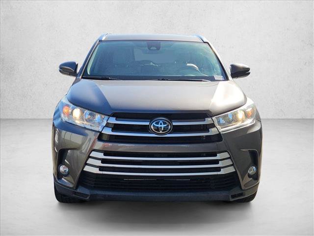 Used 2019 Toyota Highlander XLE AWD/4WD image 2