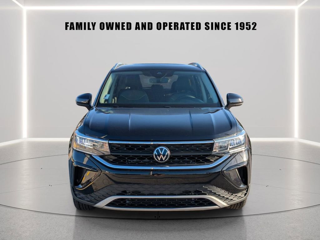 Certified 2023 Volkswagen Taos SE FWD image 6