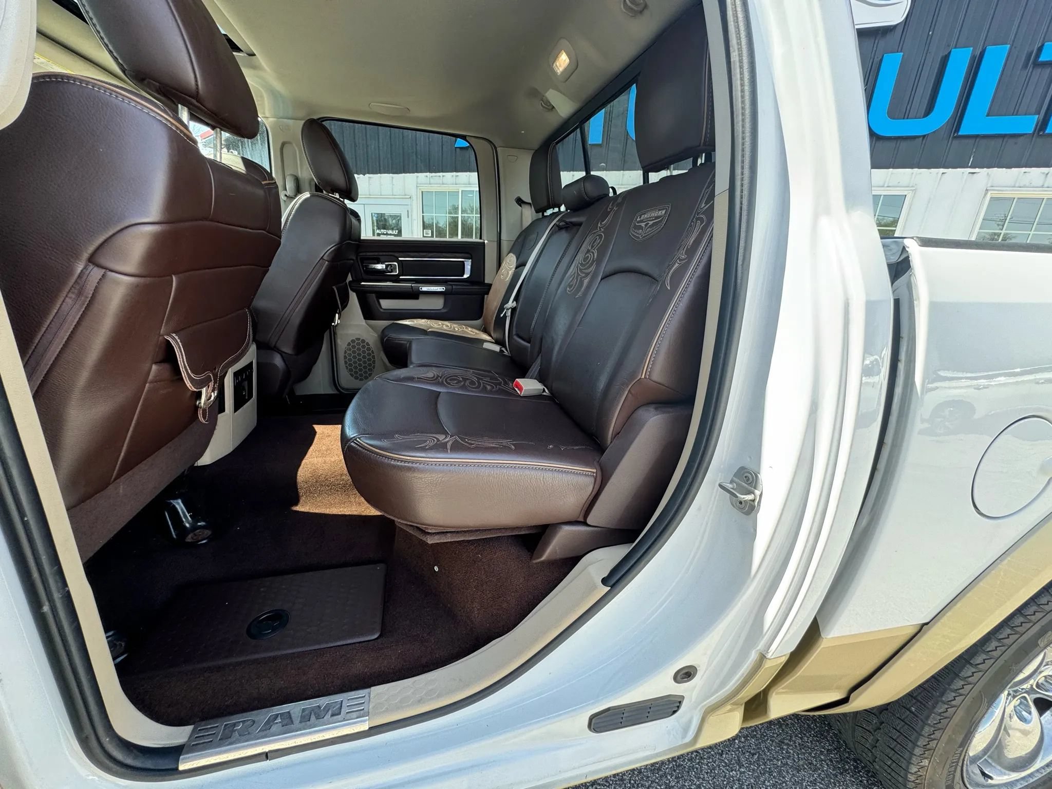 Used 2014 RAM 1500 Laramie Longhorn w/ Convenience Group AWD/4WD image 11