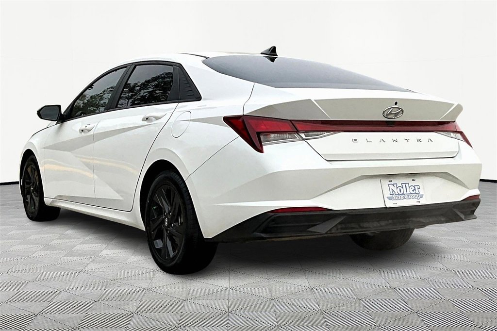 Used 2023 Hyundai Elantra SEL image 13
