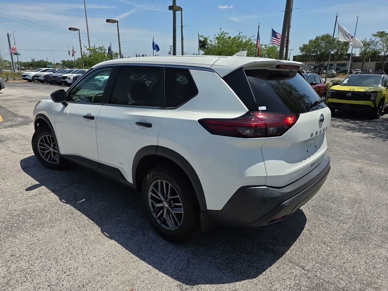 Used 2021 Nissan Rogue S FWD image 7