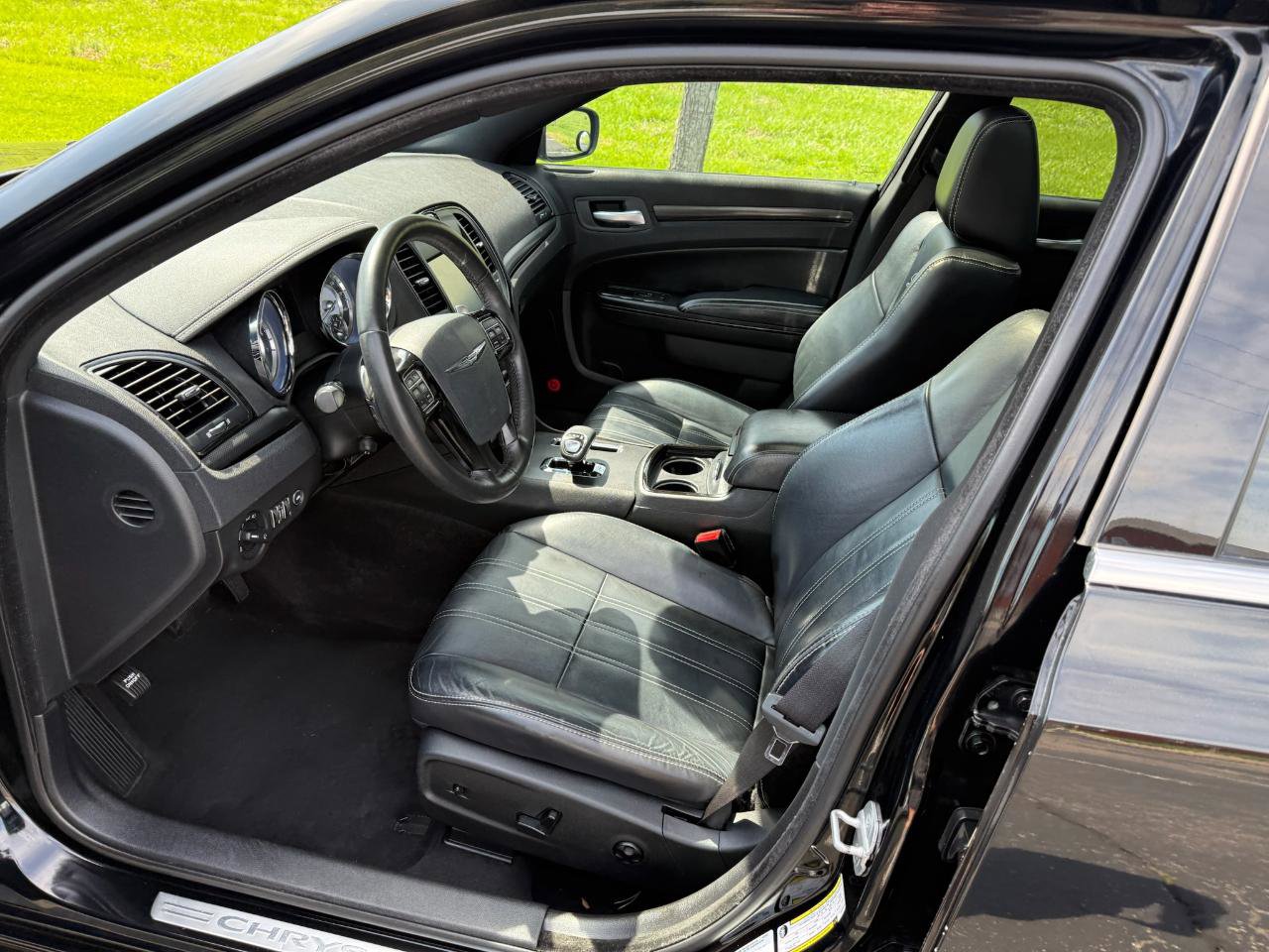 Used 2012 Chrysler 300 S w/ Luxury Group image 10