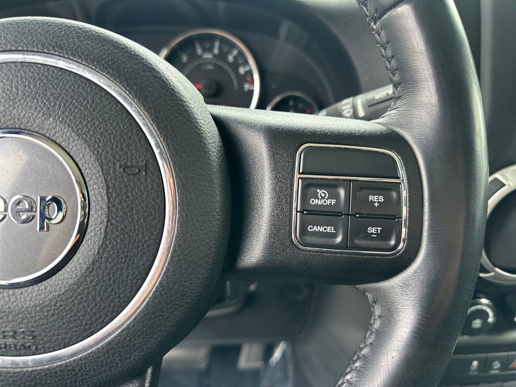 Used 2018 Jeep Wrangler Unlimited Sahara w/ Connectivity Group AWD/4WD image 20