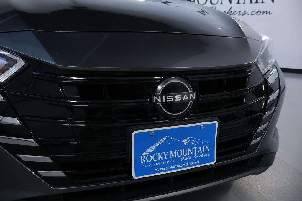 Used 2023 Nissan Versa SV image 9