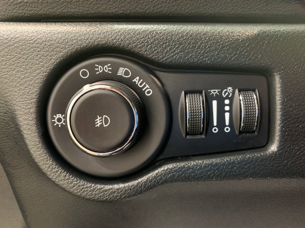 Used 2025 Chrysler Pacifica Select FWD image 25