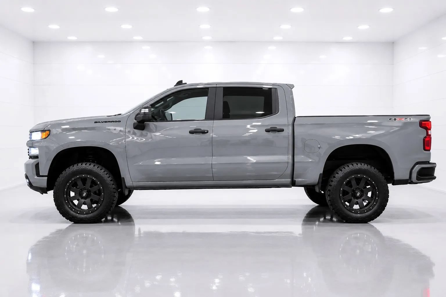 Used 2021 Chevrolet Silverado 1500 Custom AWD/4WD image 2