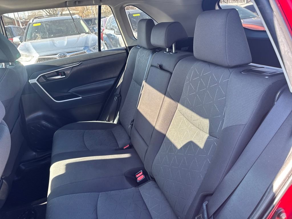 Used 2021 Toyota RAV4 XLE w/ Convenience Package image 33