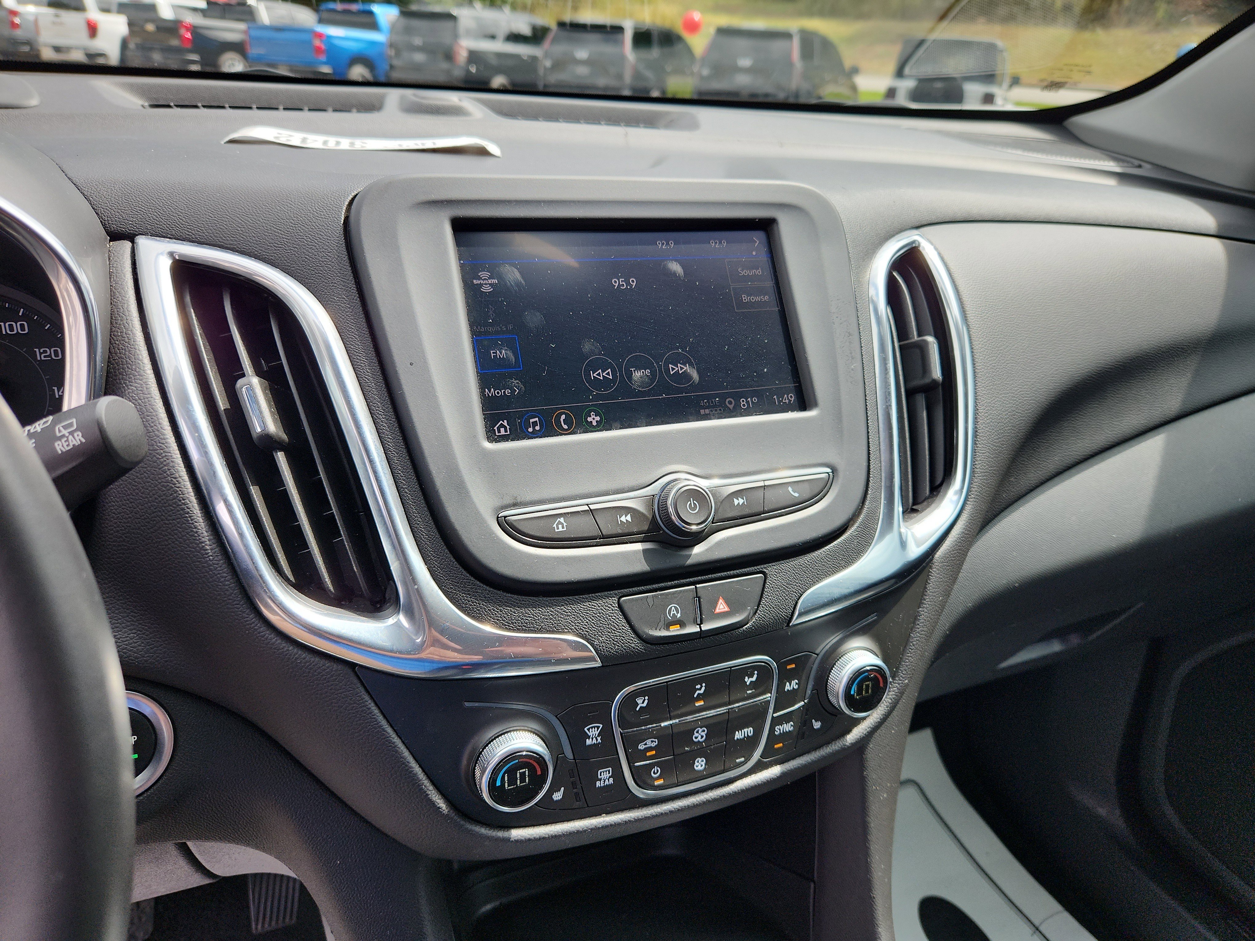 Used 2024 Chevrolet Equinox LT image 32