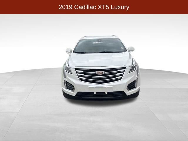 Used 2019 Cadillac XT5 Luxury image 2