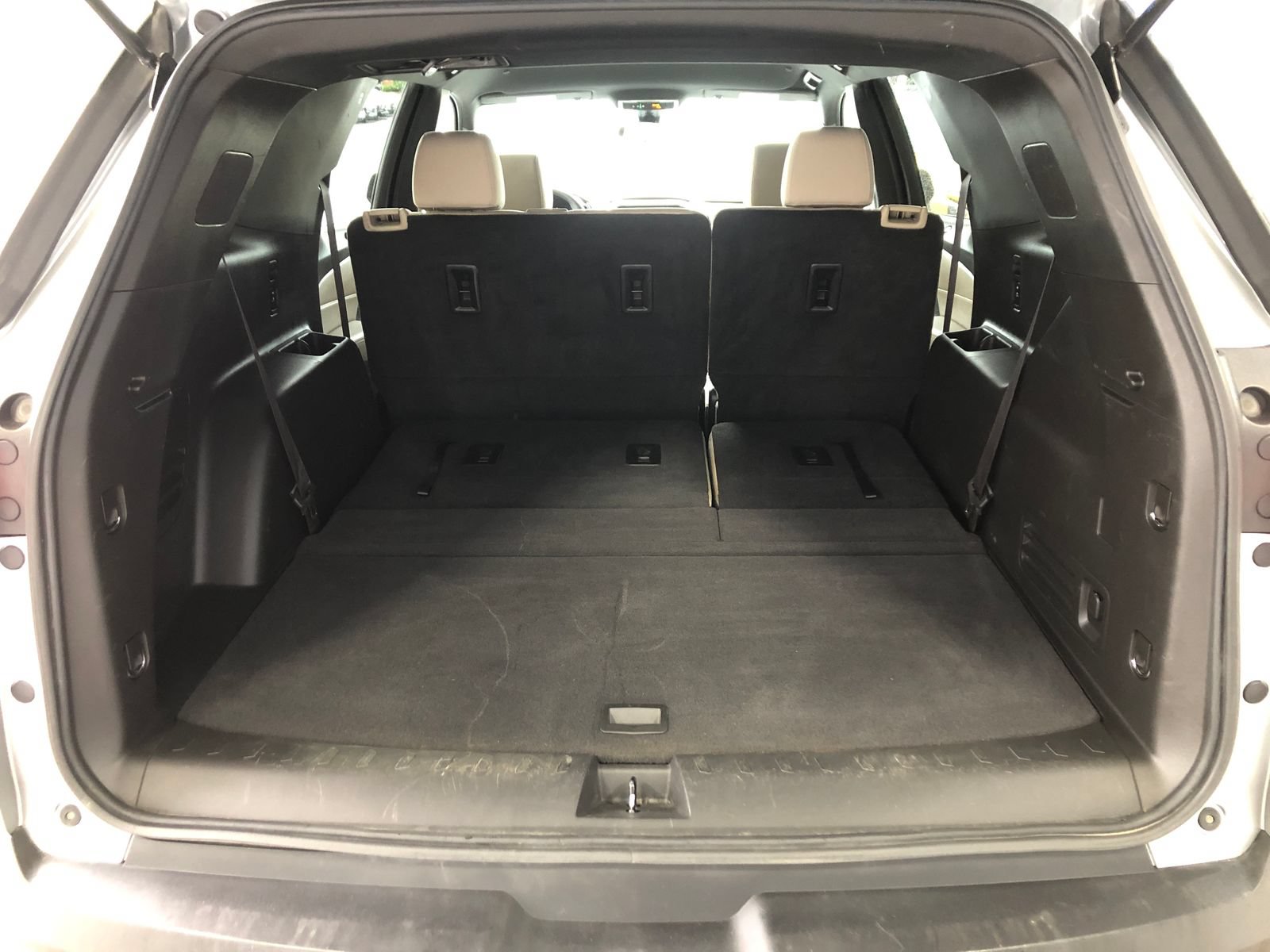 Used 2023 Chevrolet Traverse LS w/ Safety Package FWD image 9