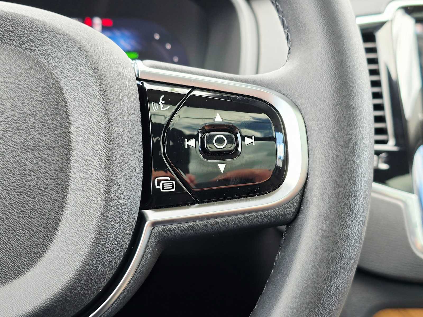 Certified 2025 Volvo XC90 T8 Plus w/ Protection Package Premier AWD/4WD image 29