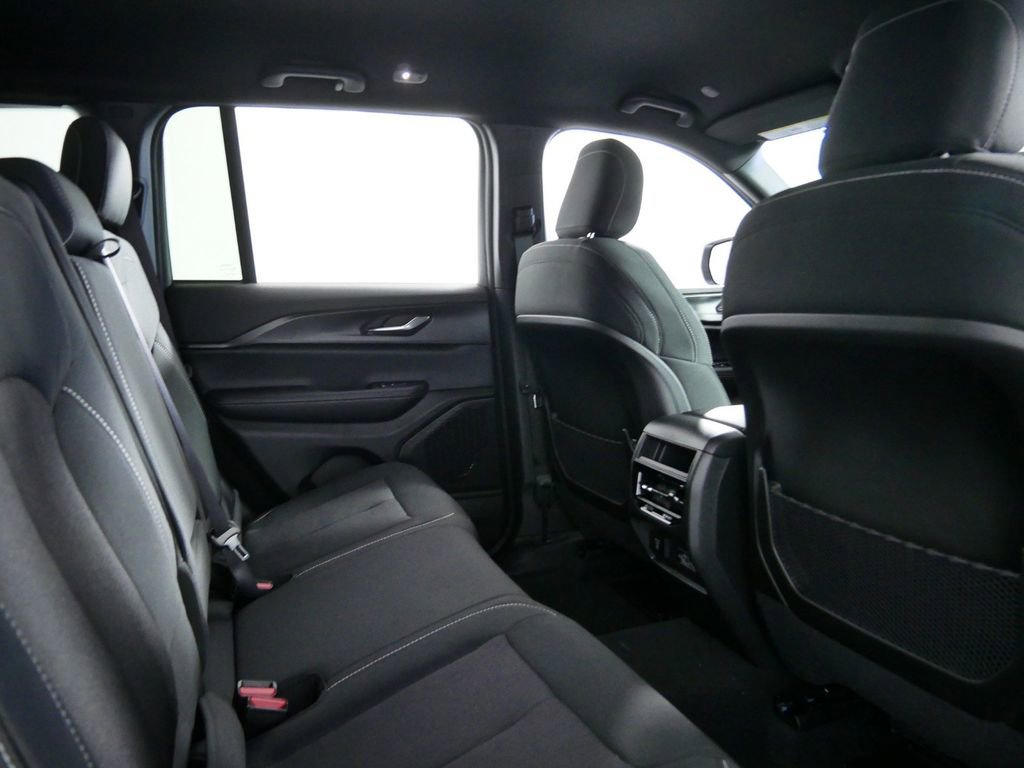 Certified 2024 Jeep Grand Cherokee Laredo w/ Luxury Tech Group I image 27