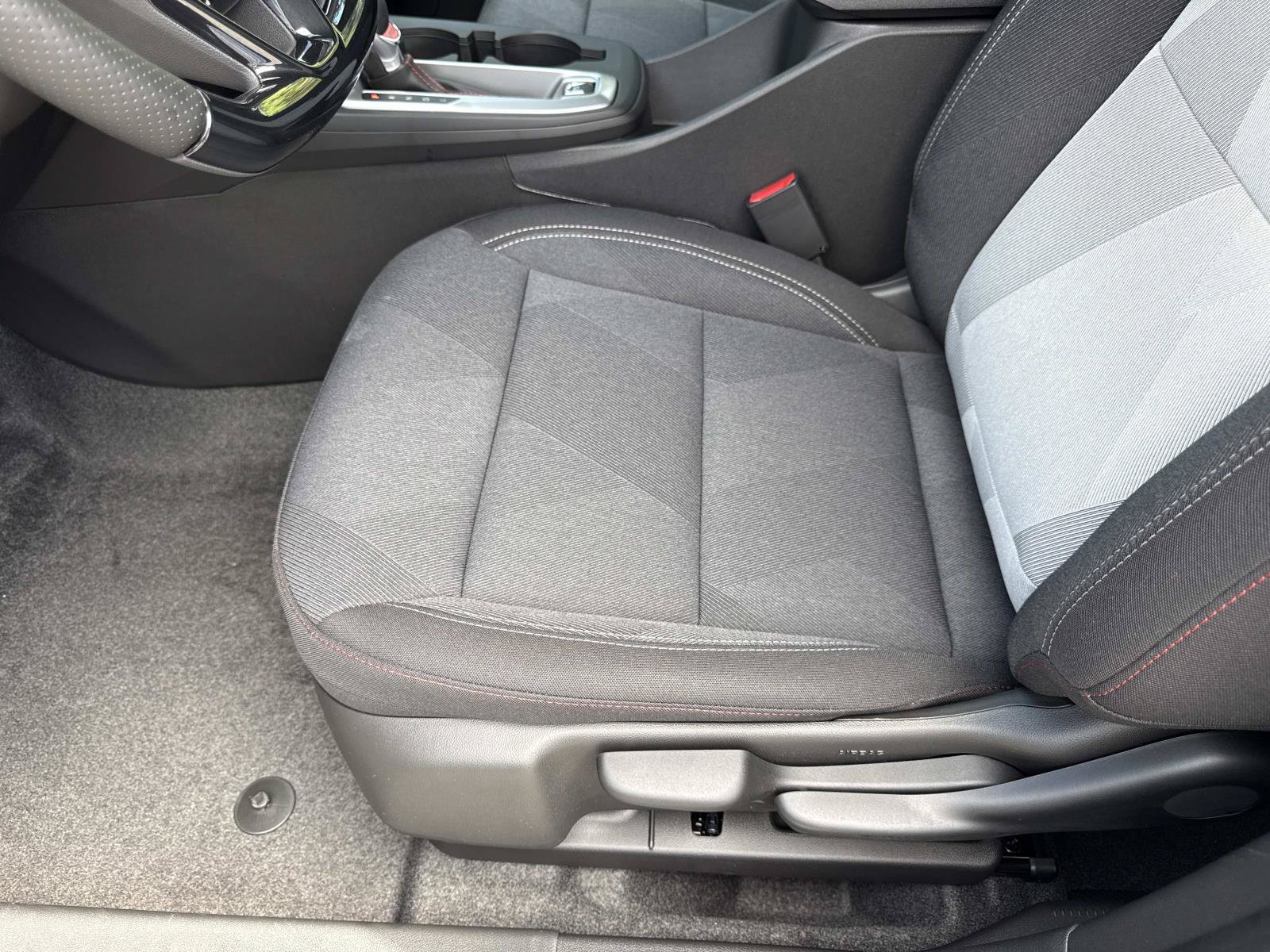 New 2026 Chevrolet Trax RS w/ Sunroof Package FWD image 19