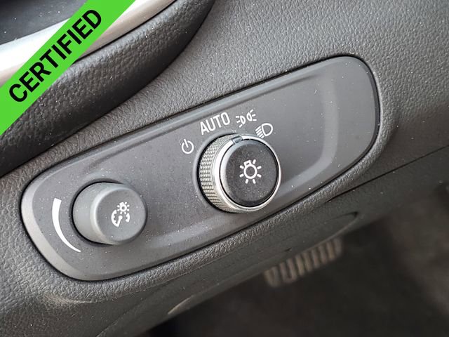 Used 2022 Chevrolet Trax LT w/ LT Convenience Package image 34