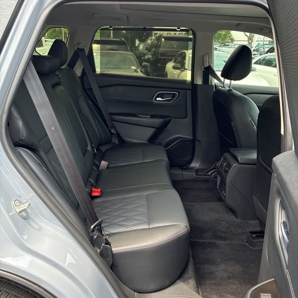 Used 2025 Nissan Rogue Platinum w/ Tech Package FWD image 14