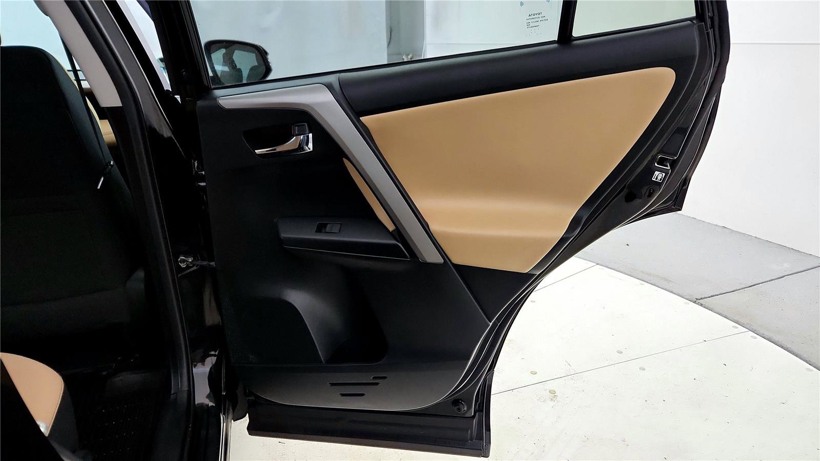 Used 2017 Toyota RAV4 XLE w/ Plus Extra Value Package image 19