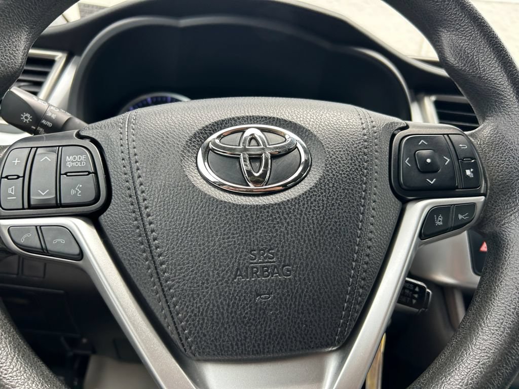 Used 2019 Toyota Highlander LE AWD/4WD image 24