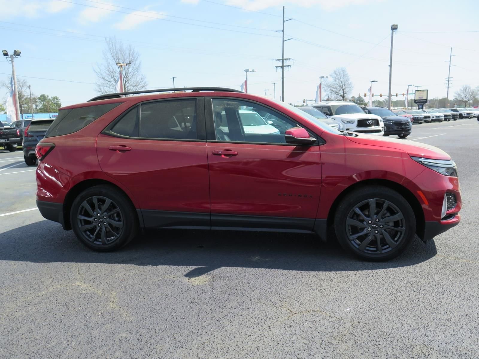 Used 2022 Chevrolet Equinox RS w/ RS Leather Package image 2