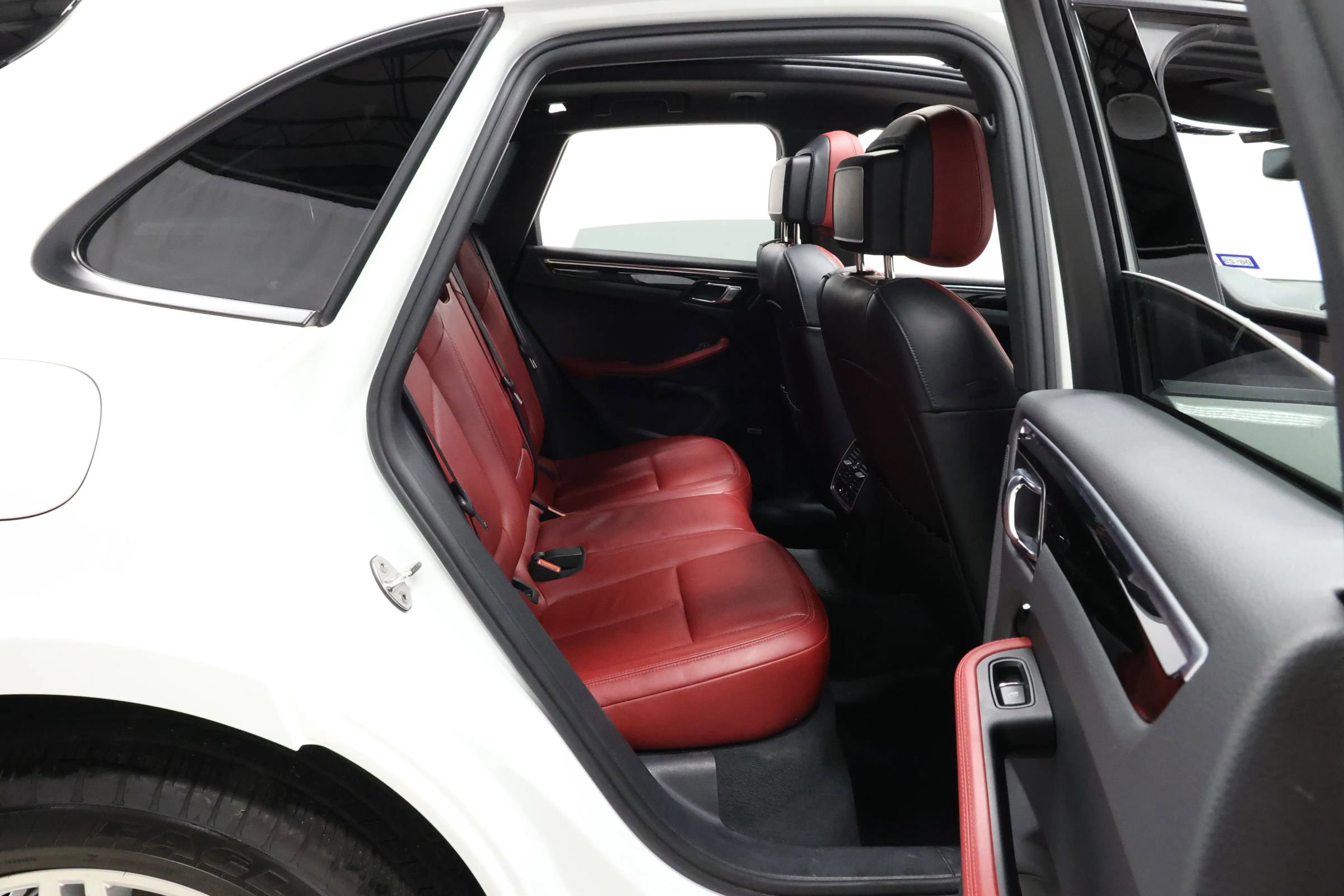 Used 2022 Porsche Macan image 65