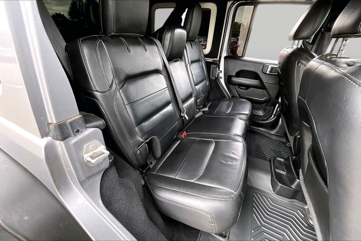 Used 2020 Jeep Wrangler Unlimited Sahara AWD/4WD image 19