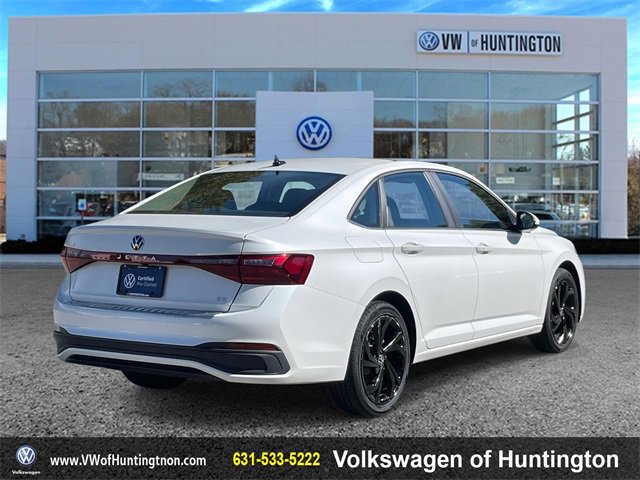 Certified 2025 Volkswagen Jetta SE w/ Sunroof Package image 5