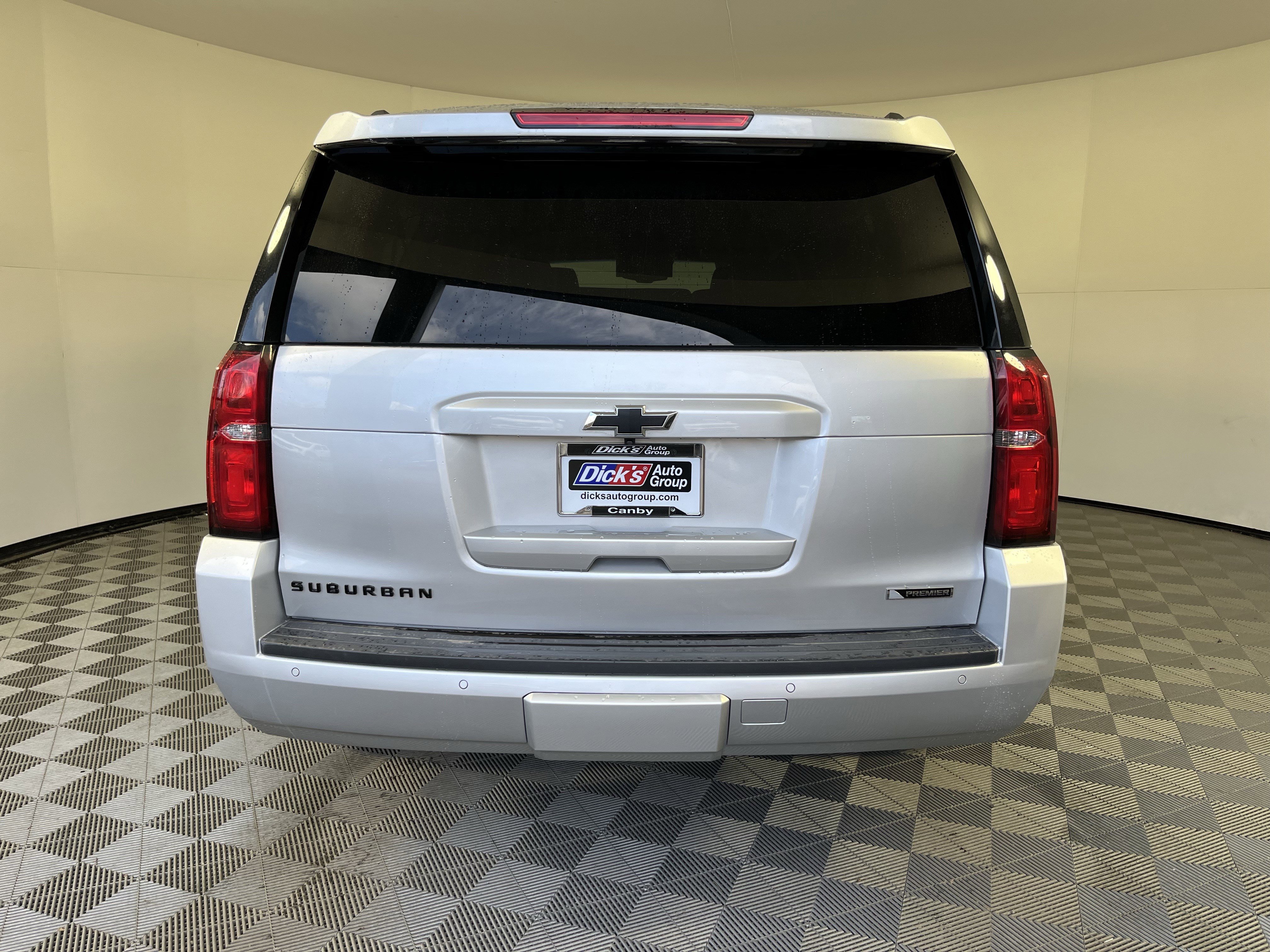 Used 2018 Chevrolet Suburban Premier image 3