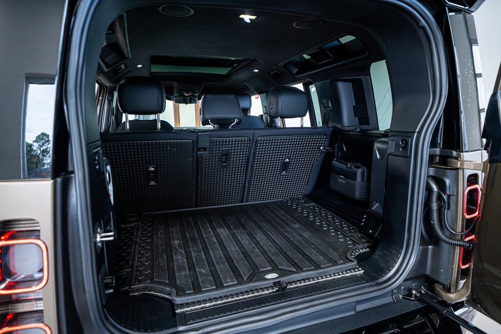 Used 2025 Land Rover Defender 110 X image 64