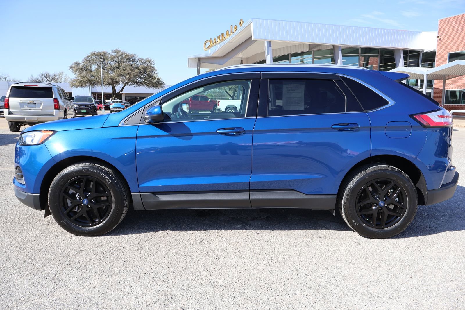 Used 2022 Ford Edge SEL w/ Convenience Package image 2