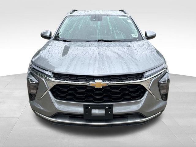 Used 2025 Chevrolet Trax LT w/ LT Convenience Package FWD image 2