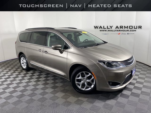 Used 2017 Chrysler Pacifica Touring-L w/ Tire & Wheel Group FWD image 1