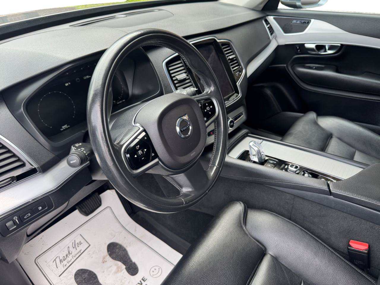 Used 2016 Volvo XC90 T8 Momentum w/ Vision Package AWD/4WD image 3