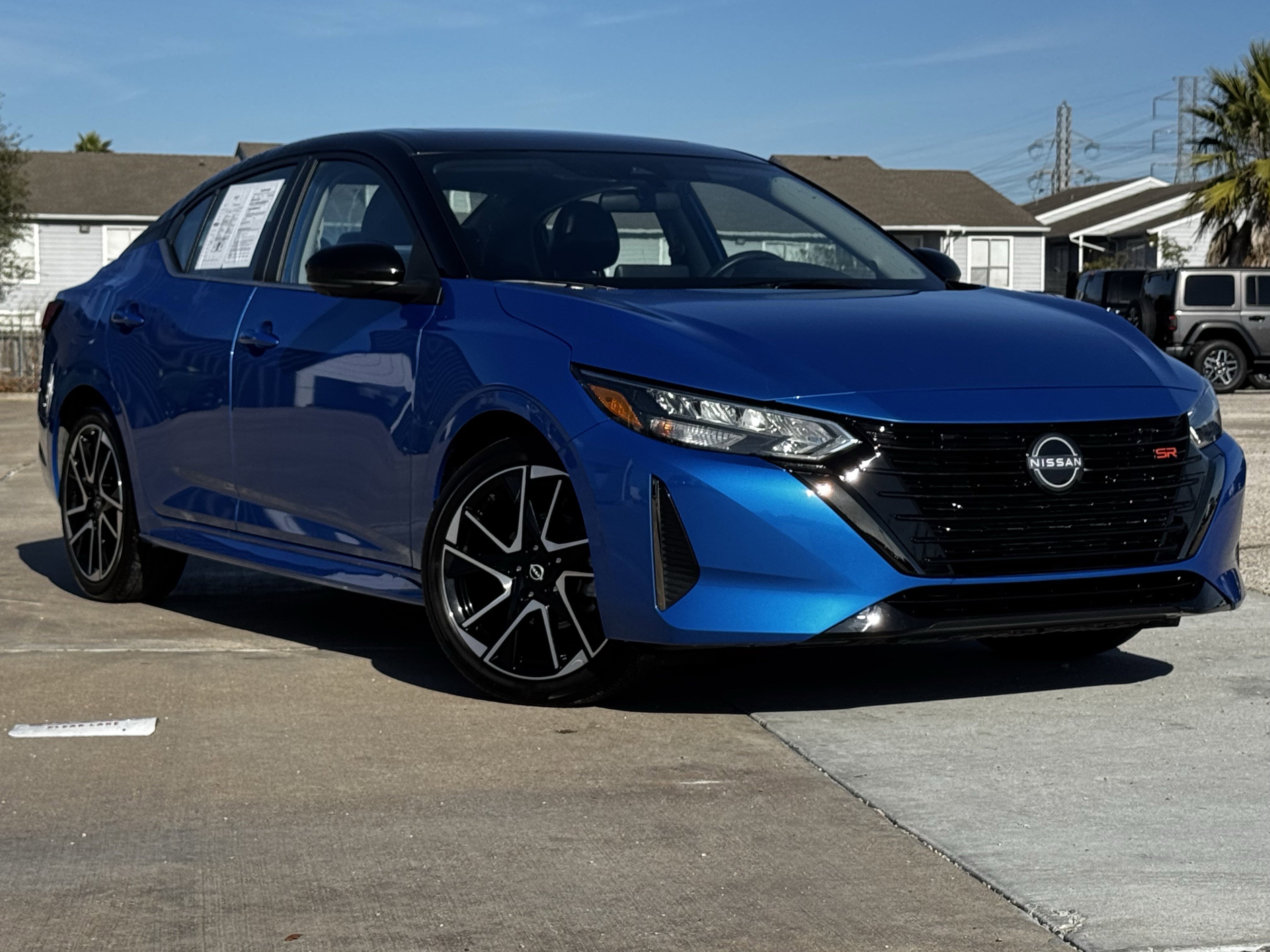 Used 2025 Nissan Sentra SR w/ SR Premium Package image 2