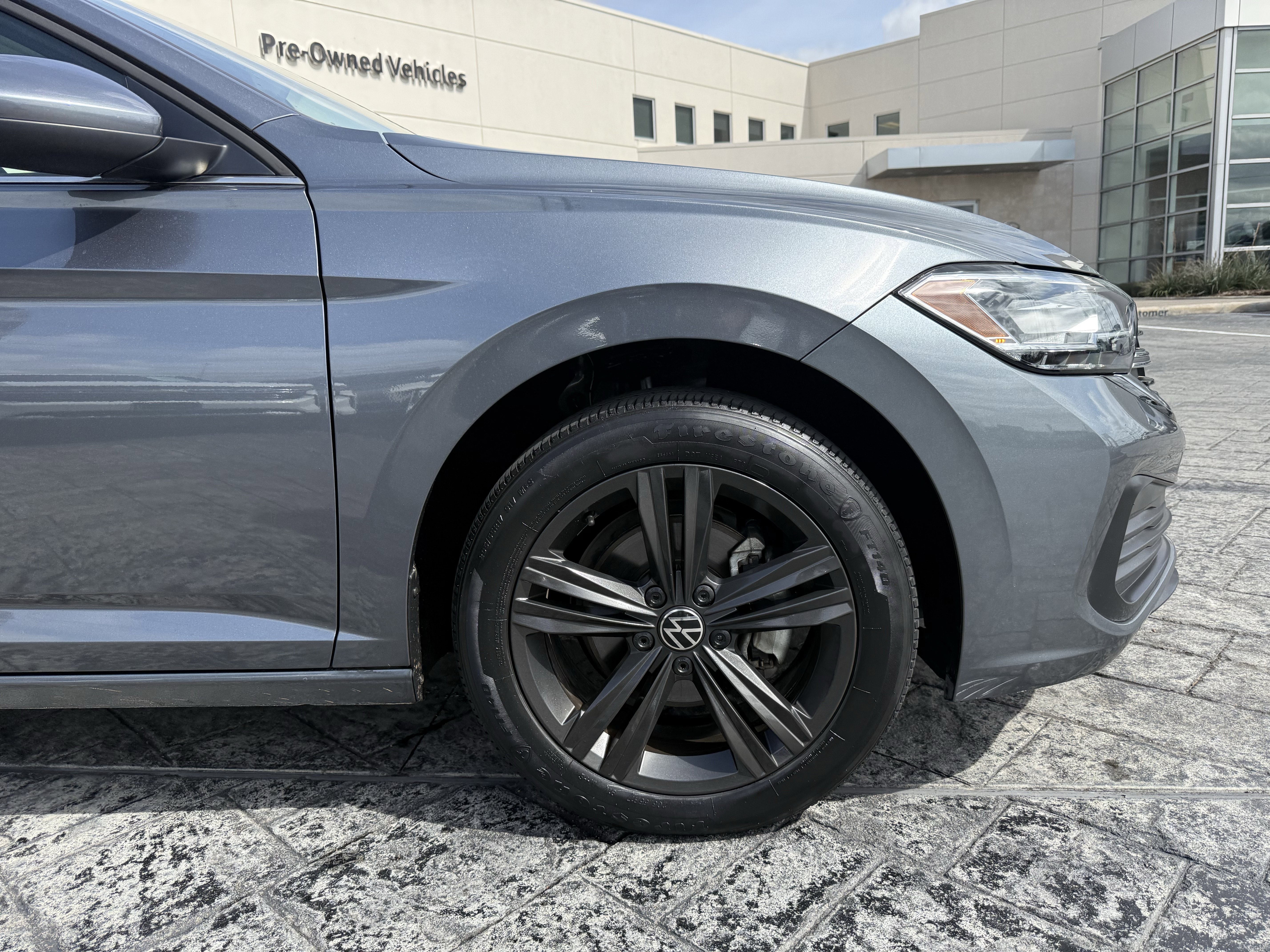 Used 2022 Volkswagen Jetta SE image 9