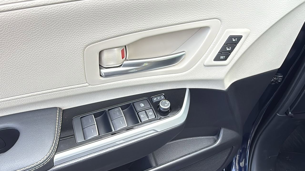 New 2025 Toyota Sienna Limited image 11