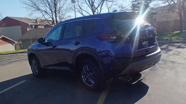 Used 2022 Nissan Rogue S image 9