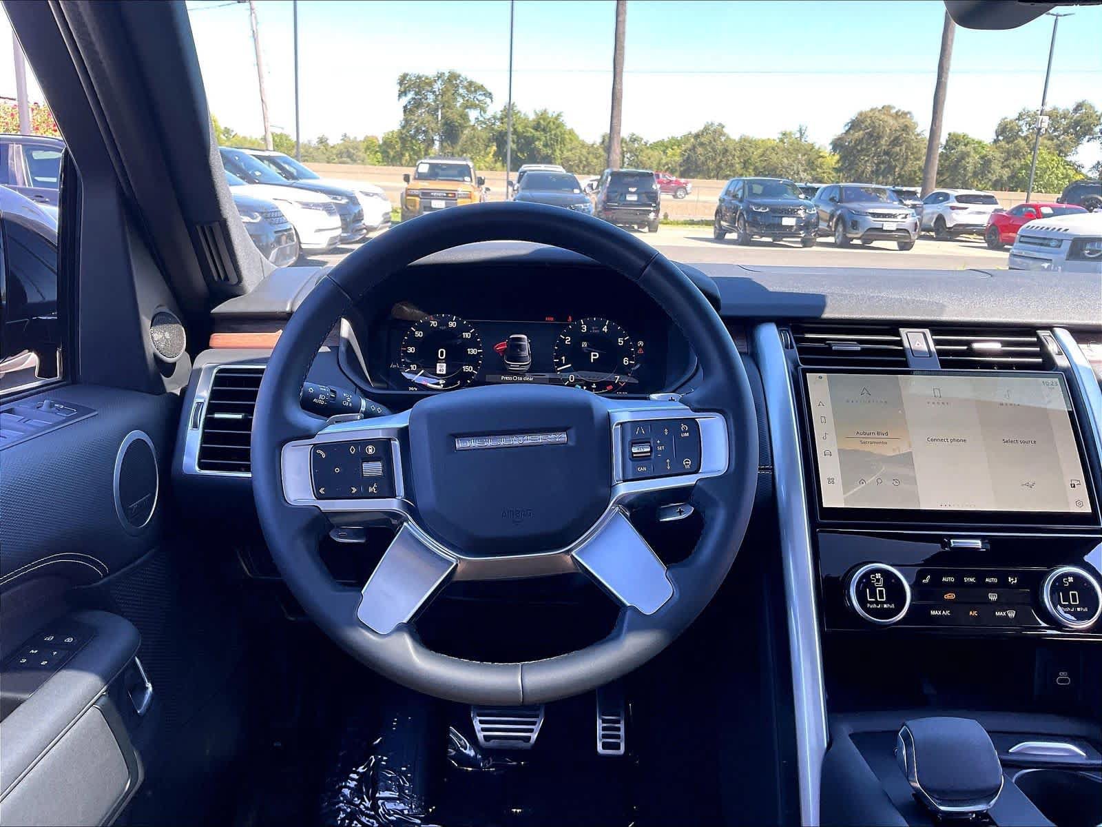 Used 2025 Land Rover Discovery Dynamic SE AWD/4WD image 8