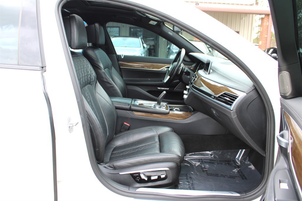 Used 2016 BMW 750i xDrive AWD/4WD image 16