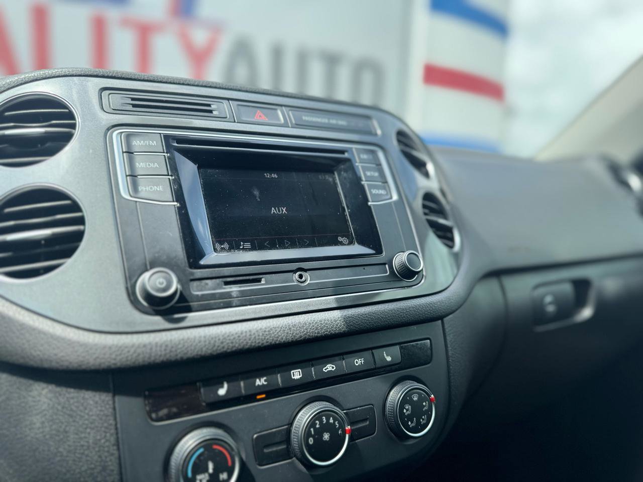 Used 2016 Volkswagen Tiguan S image 41