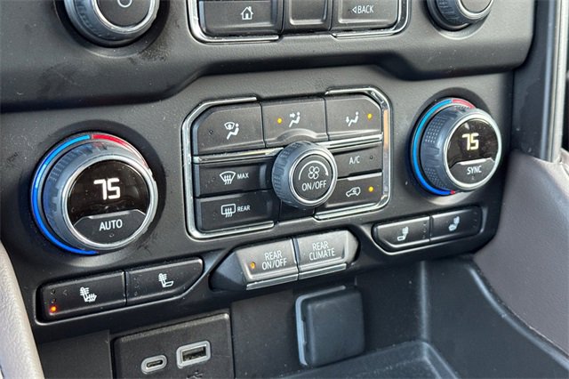 Used 2024 Chevrolet Suburban LT image 29