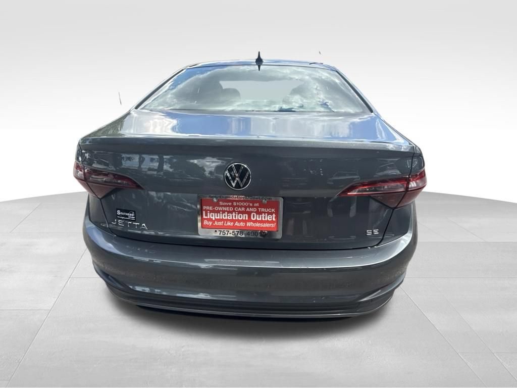 Used 2024 Volkswagen Jetta SE FWD image 4