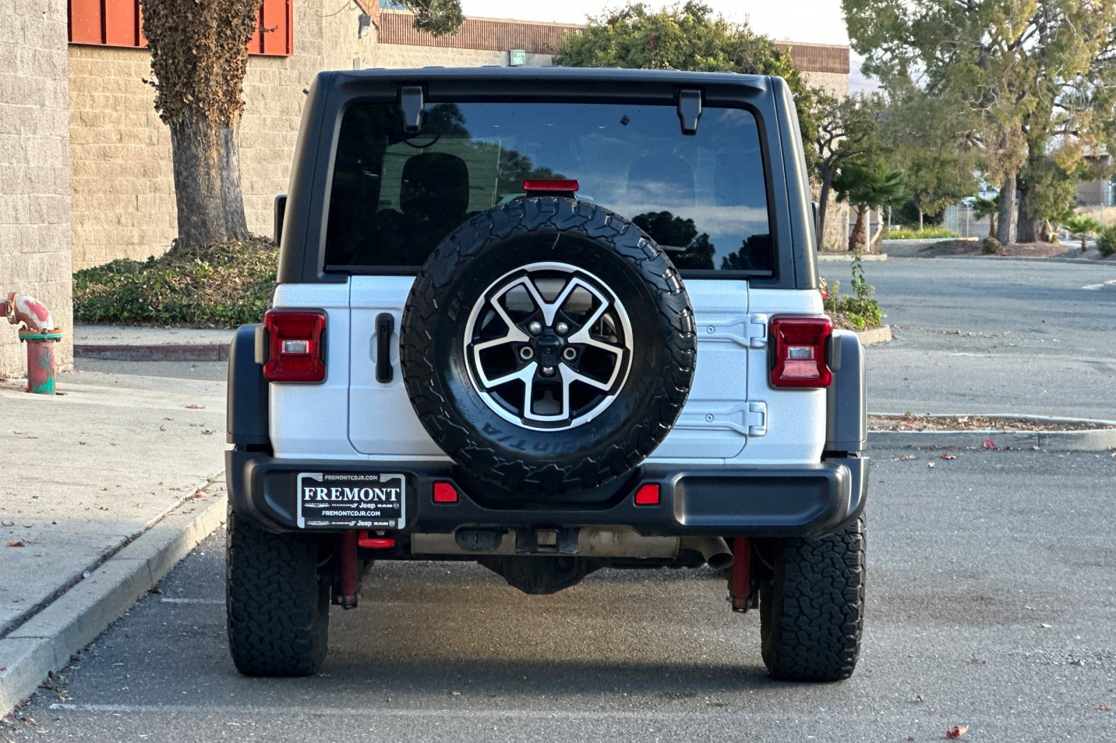Used 2026 Jeep Wrangler Unlimited Rubicon AWD/4WD image 4