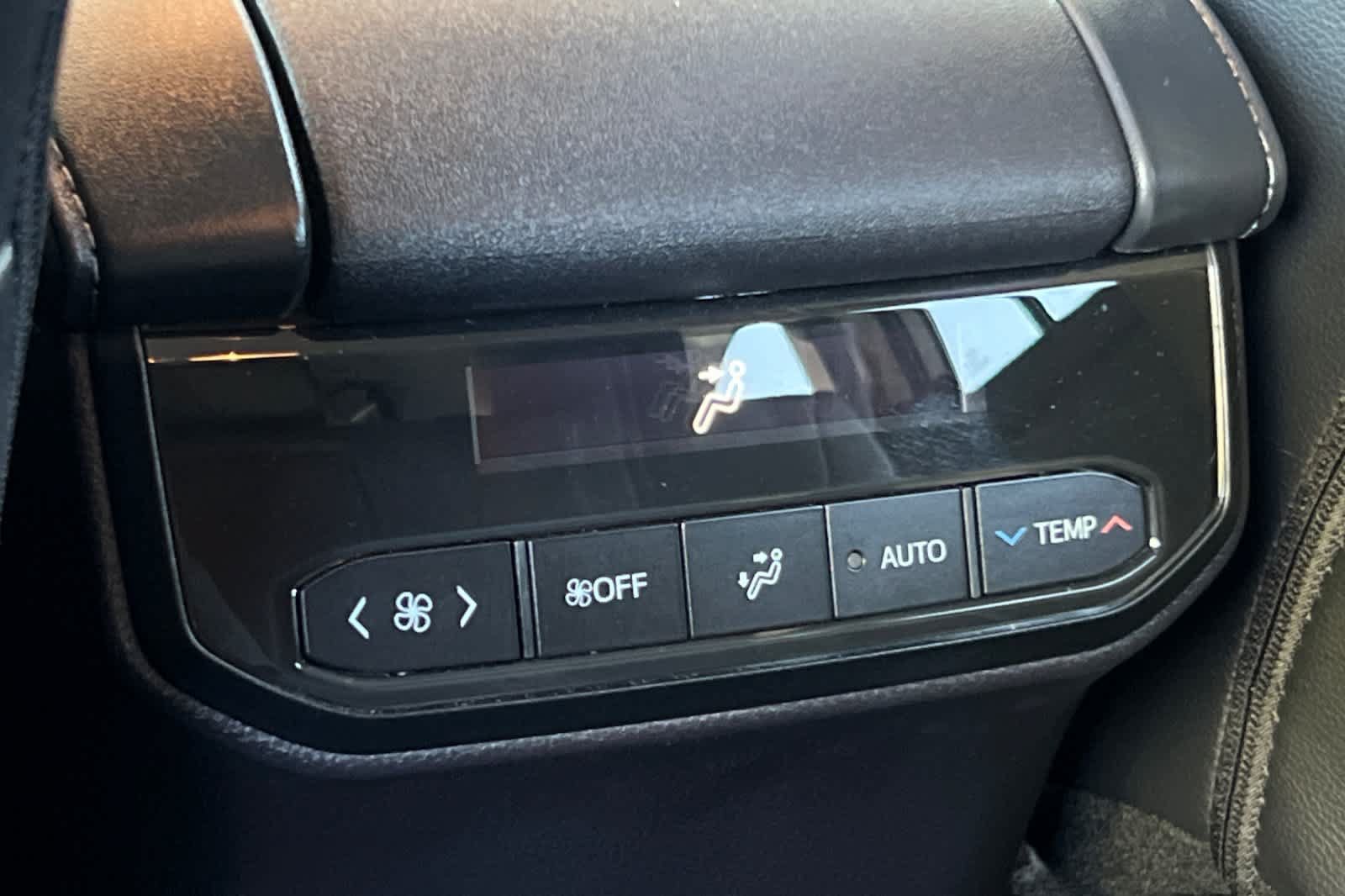 Used 2026 Toyota Highlander XLE AWD/4WD image 14
