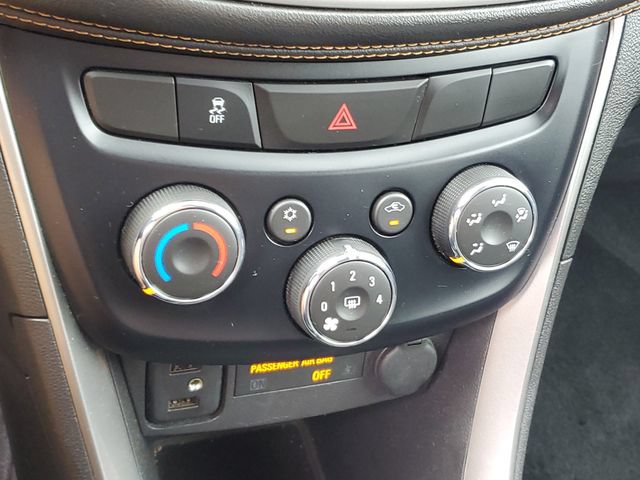Used 2020 Chevrolet Trax LT w/ LT Convenience Package FWD image 27