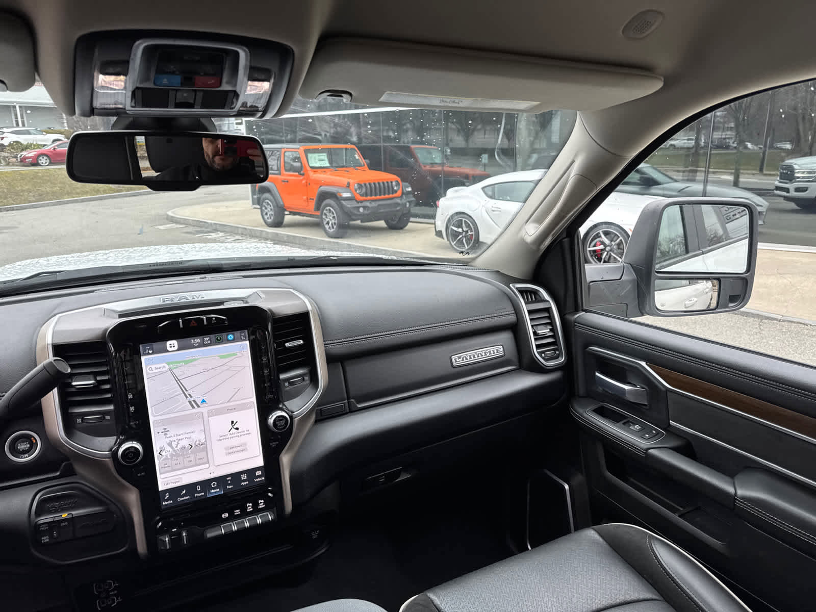Used 2024 RAM 2500 Laramie image 31