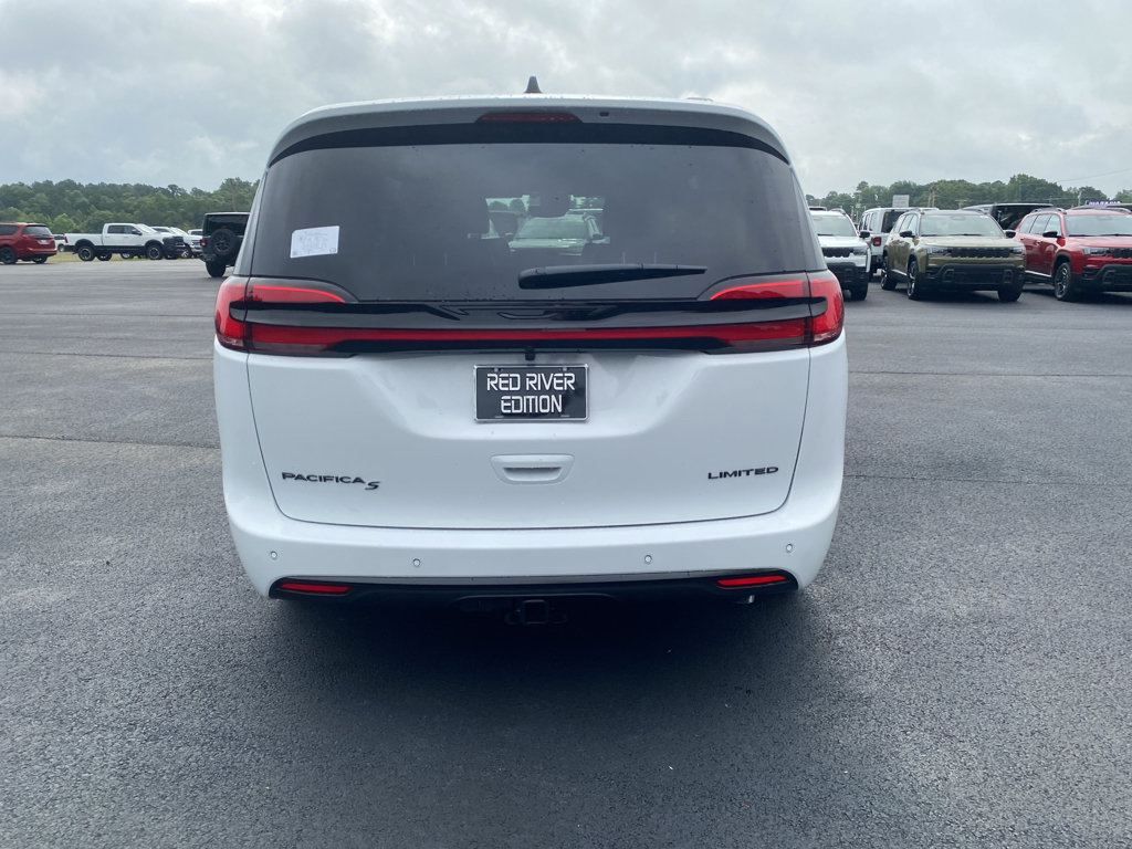 New 2027 Chrysler Pacifica Limited w/ S Appearance Package FWD image 8