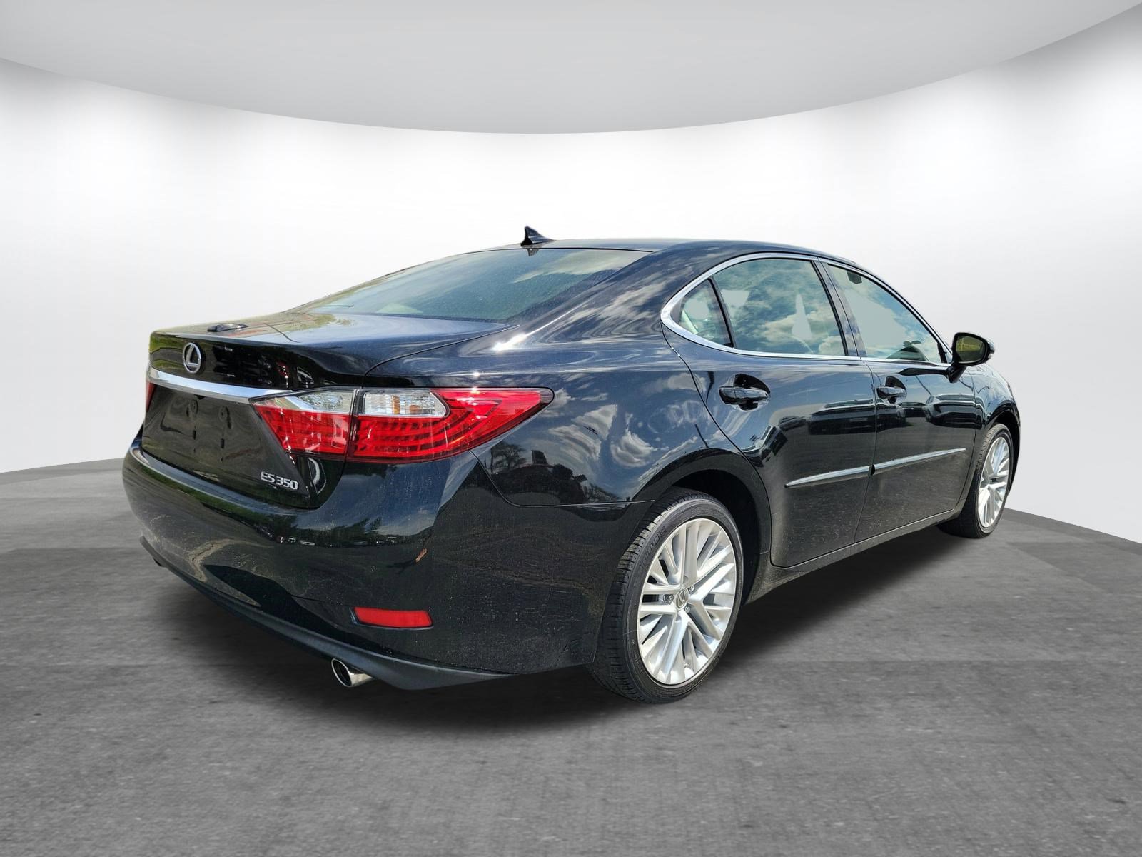 Used 2015 Lexus ES 350 w/ Ultra Luxury Package image 24