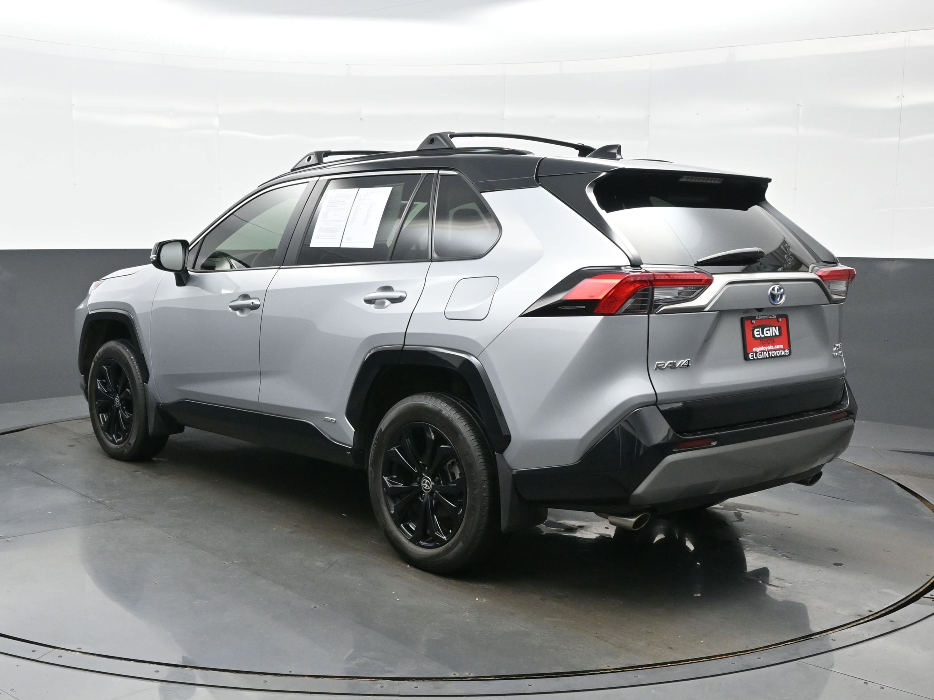 Used 2024 Toyota RAV4 XSE AWD/4WD image 4