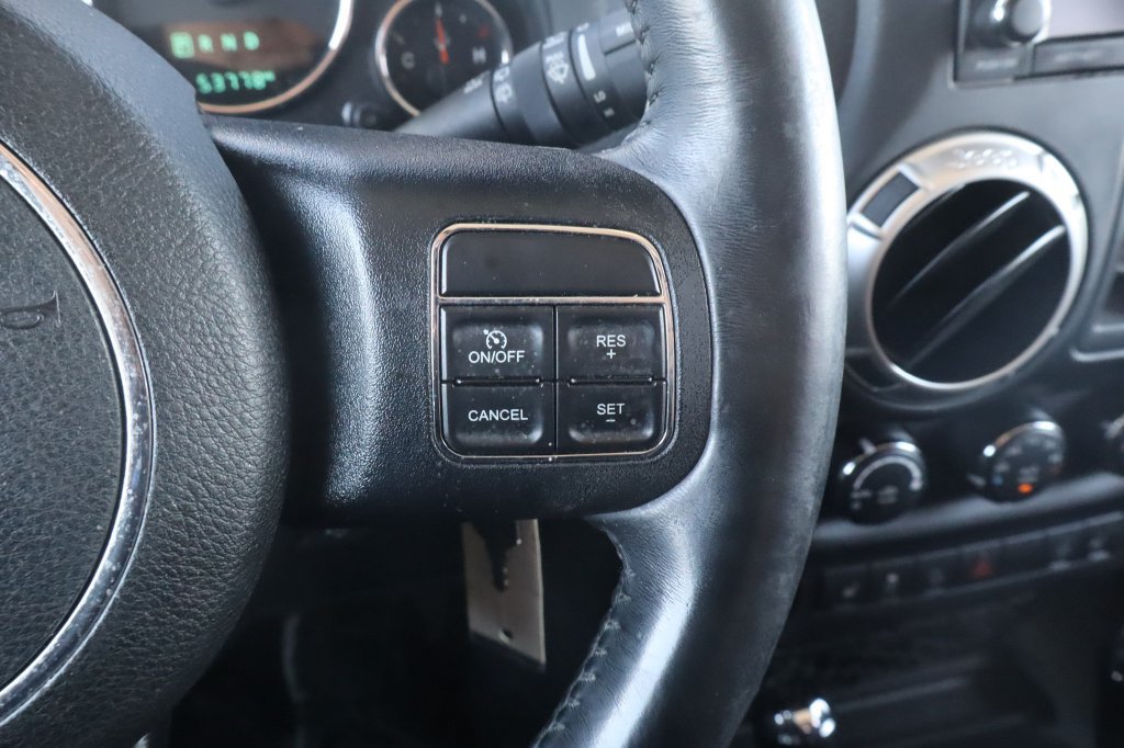 Used 2018 Jeep Wrangler Unlimited Rubicon w/ Connectivity Group AWD/4WD image 26