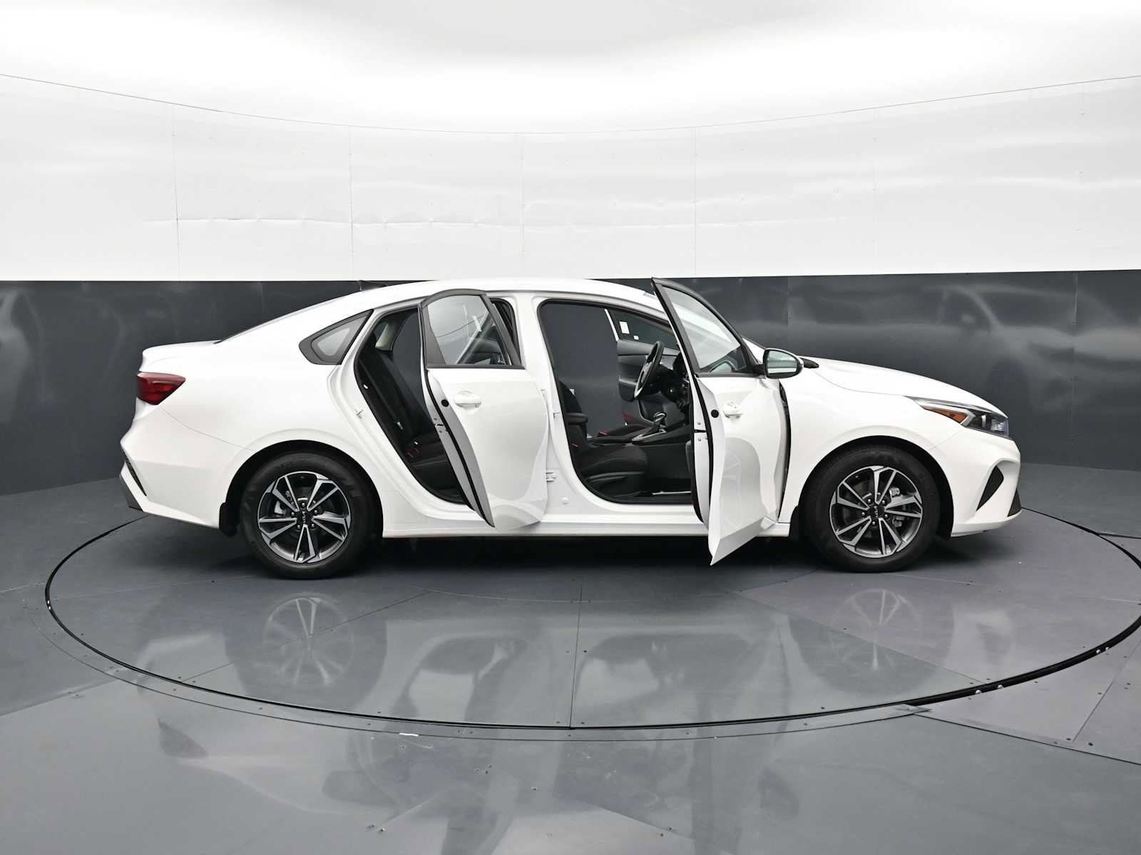 Used 2024 Kia Forte LXS w/ LXS Technology Package FWD image 40