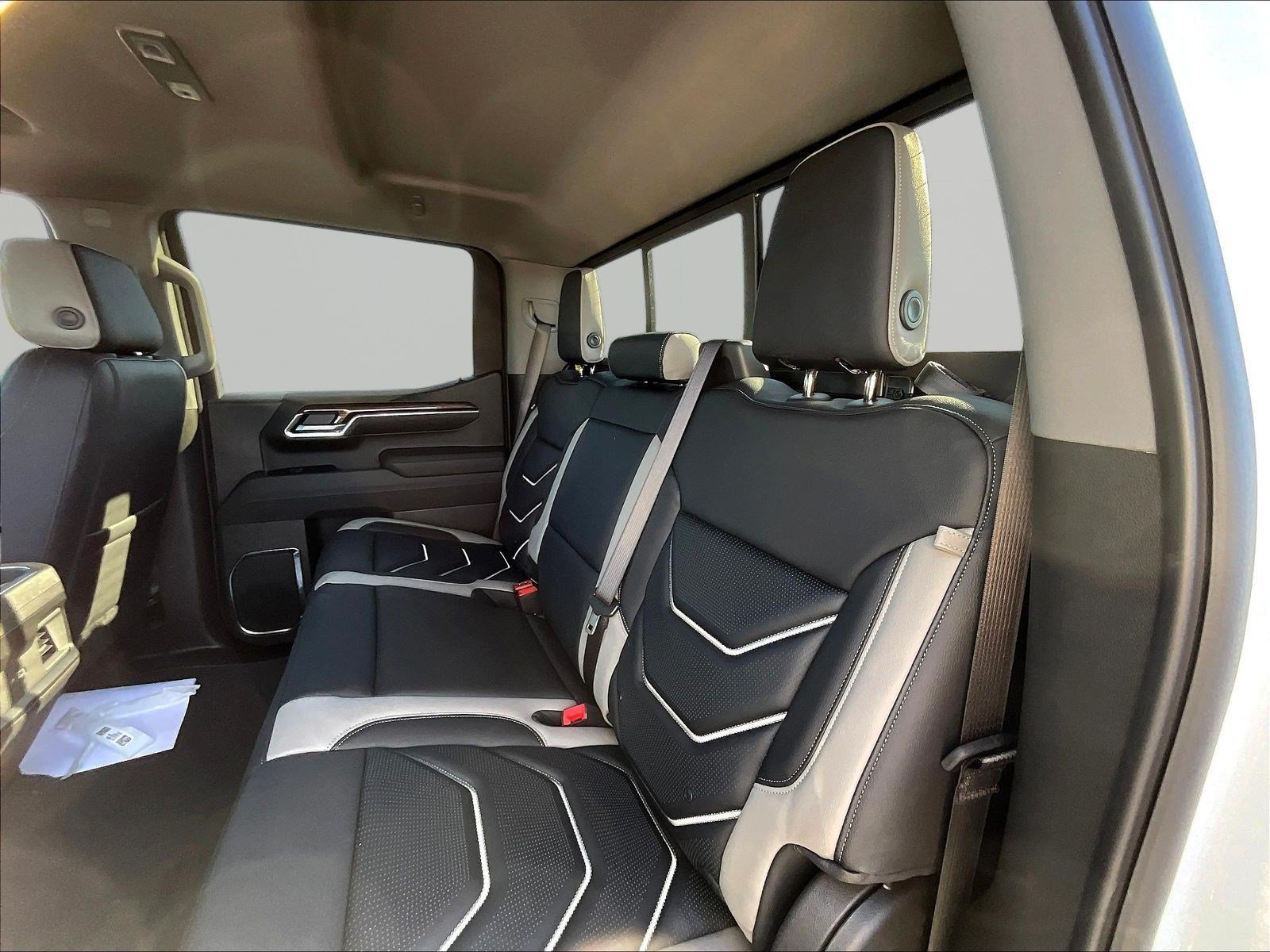 New 2026 Chevrolet Silverado 1500 RST w/ Dark Appearance Package AWD/4WD image 18